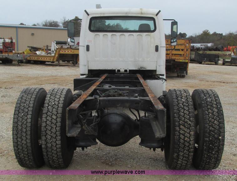 image for item L5311 2007 Freightliner Business Class M2 straight truck cab and chassis