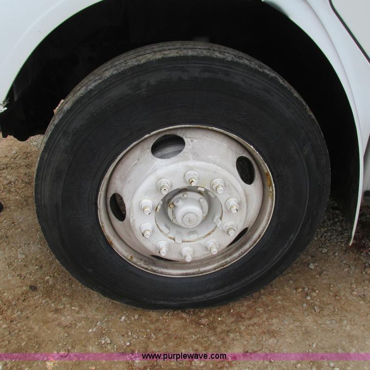 image for item L5311 2007 Freightliner Business Class M2 straight truck cab and chassis