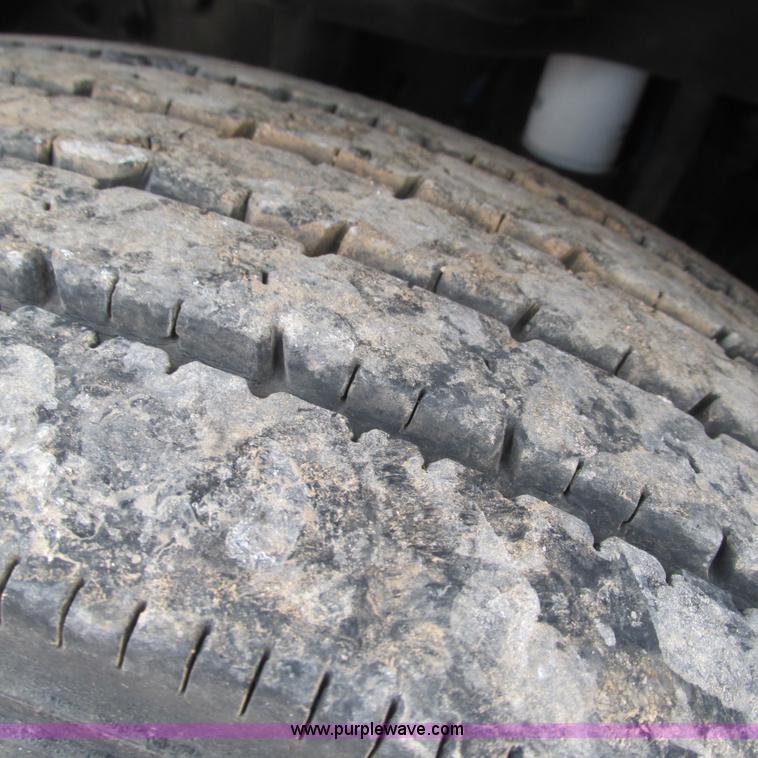 image for item L5311 2007 Freightliner Business Class M2 straight truck cab and chassis