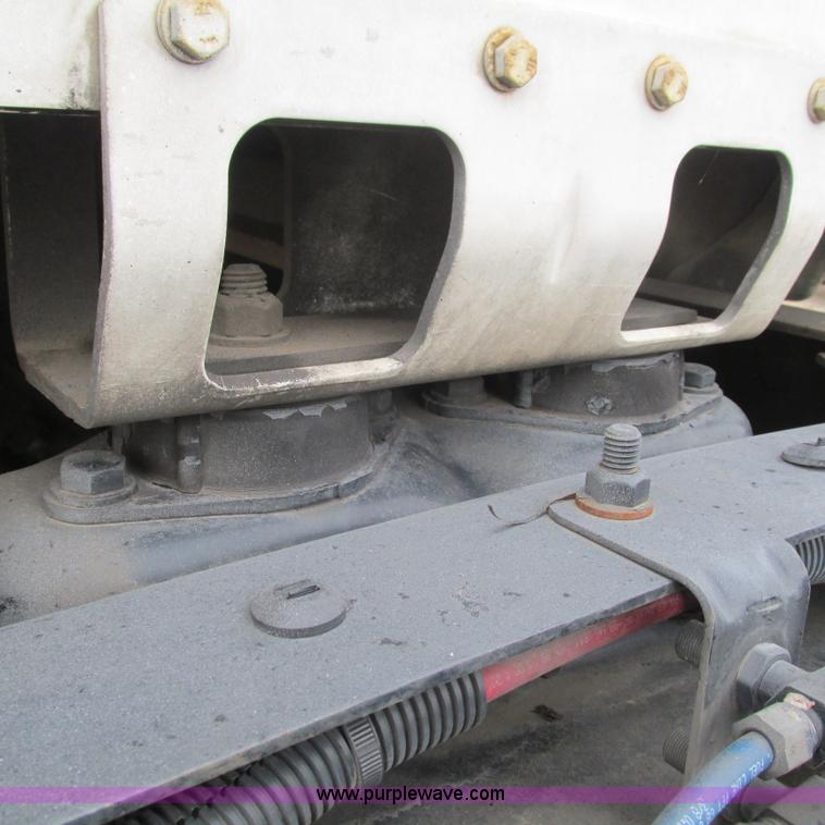 image for item L5311 2007 Freightliner Business Class M2 straight truck cab and chassis