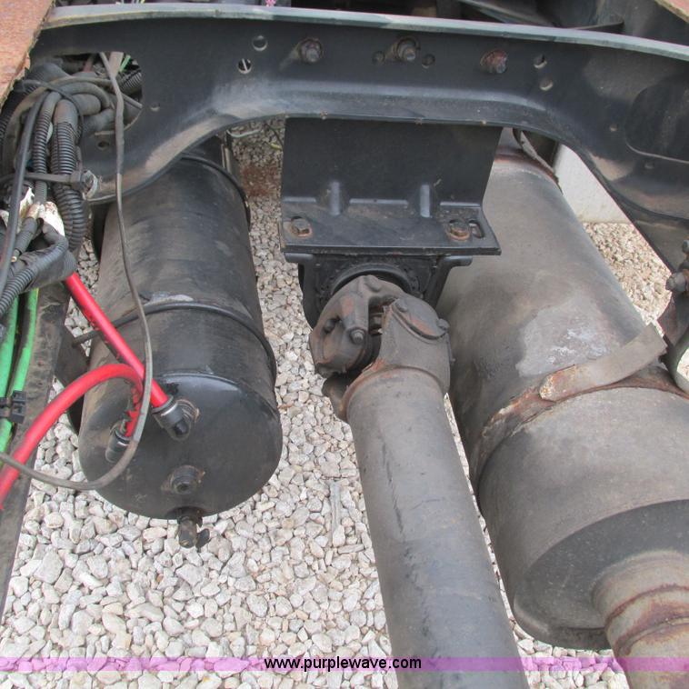 image for item L5311 2007 Freightliner Business Class M2 straight truck cab and chassis