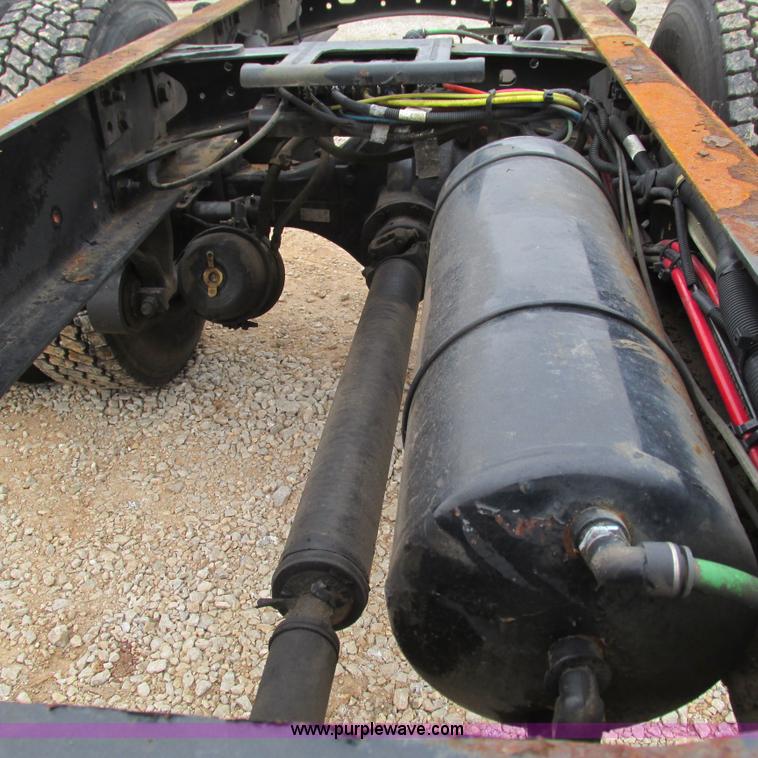 image for item L5311 2007 Freightliner Business Class M2 straight truck cab and chassis