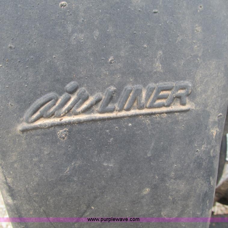 image for item L5311 2007 Freightliner Business Class M2 straight truck cab and chassis