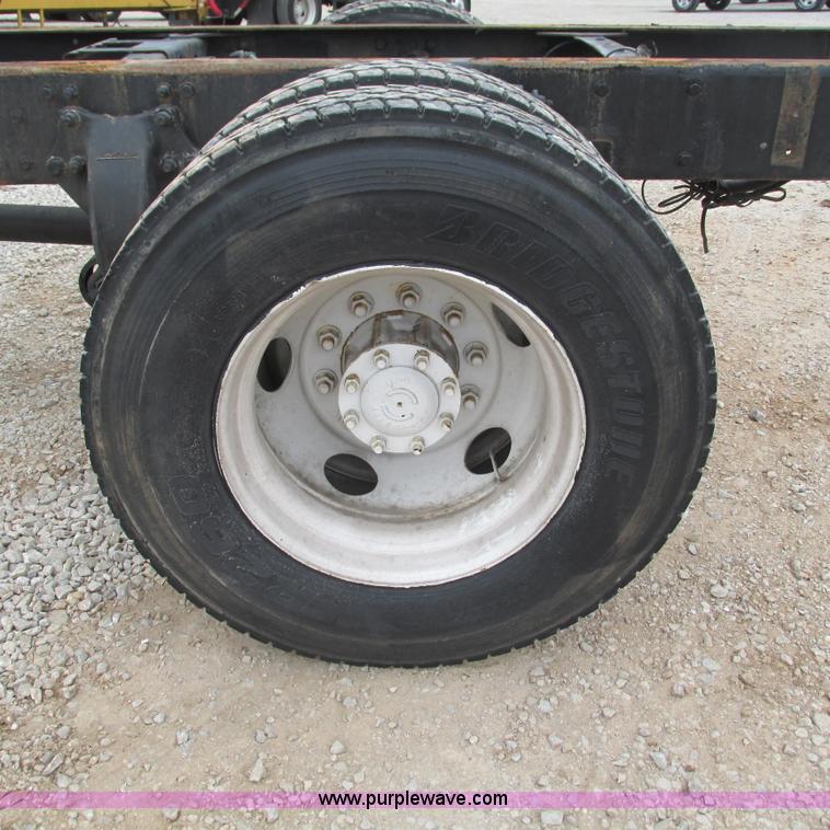 image for item L5311 2007 Freightliner Business Class M2 straight truck cab and chassis