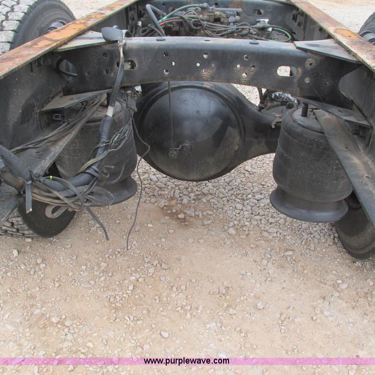 image for item L5311 2007 Freightliner Business Class M2 straight truck cab and chassis