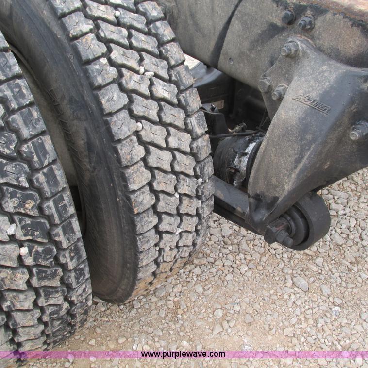 image for item L5311 2007 Freightliner Business Class M2 straight truck cab and chassis