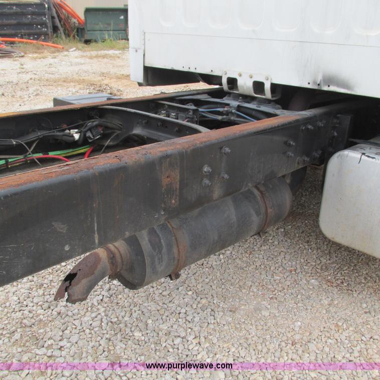 image for item L5311 2007 Freightliner Business Class M2 straight truck cab and chassis