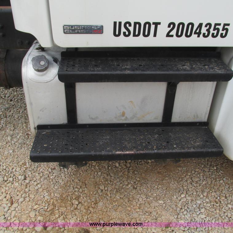 image for item L5311 2007 Freightliner Business Class M2 straight truck cab and chassis