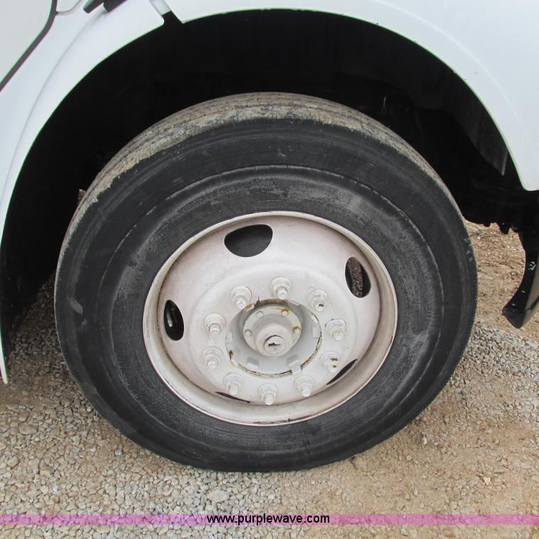 image for item L5311 2007 Freightliner Business Class M2 straight truck cab and chassis