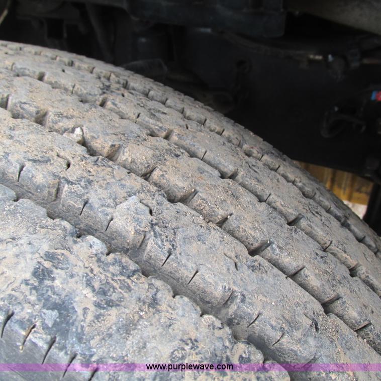 image for item L5311 2007 Freightliner Business Class M2 straight truck cab and chassis