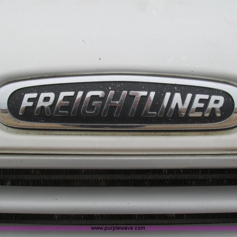 image for item L5311 2007 Freightliner Business Class M2 straight truck cab and chassis
