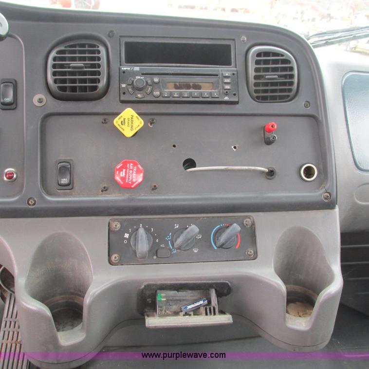 image for item L5311 2007 Freightliner Business Class M2 straight truck cab and chassis