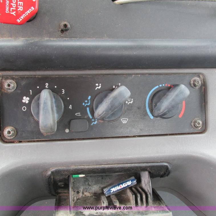 image for item L5311 2007 Freightliner Business Class M2 straight truck cab and chassis