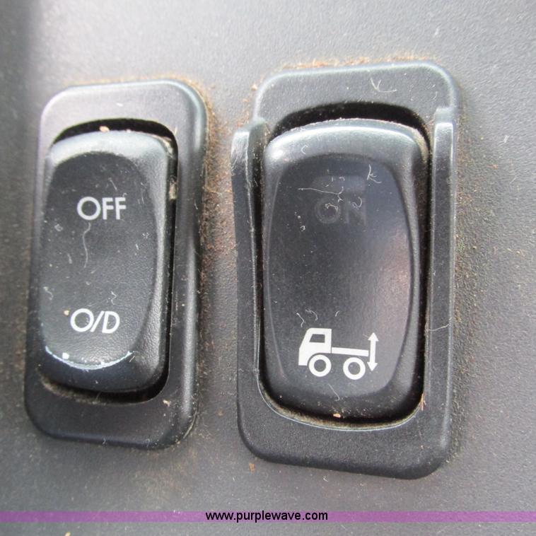 image for item L5311 2007 Freightliner Business Class M2 straight truck cab and chassis