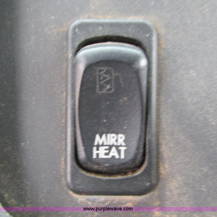 image for item L5311 2007 Freightliner Business Class M2 straight truck cab and chassis