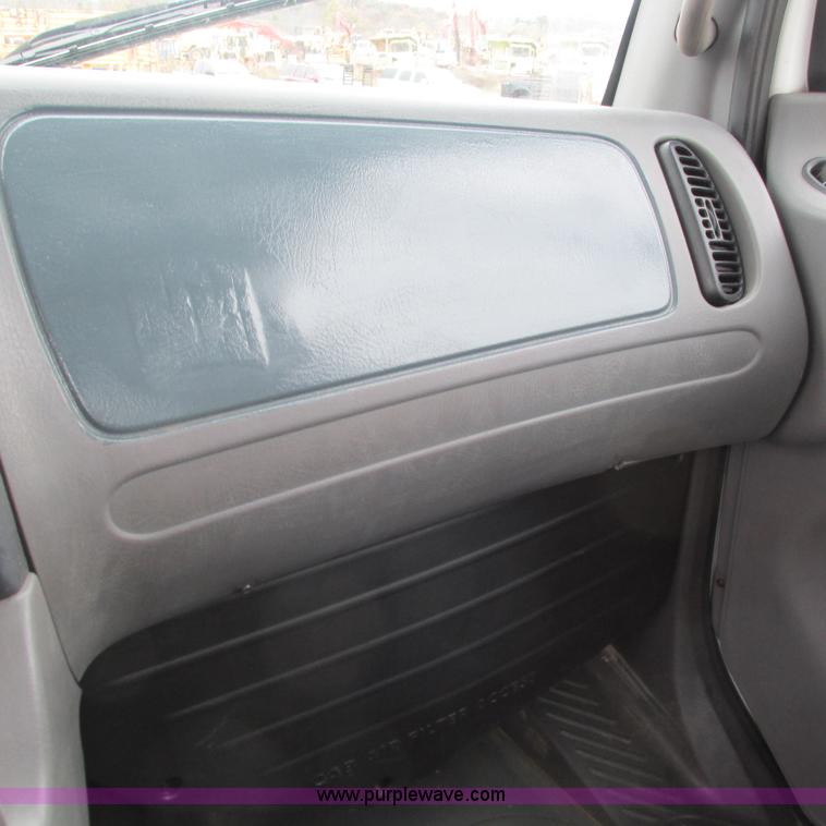 image for item L5311 2007 Freightliner Business Class M2 straight truck cab and chassis