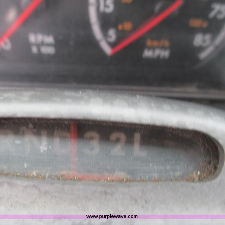 image for item L5311 2007 Freightliner Business Class M2 straight truck cab and chassis