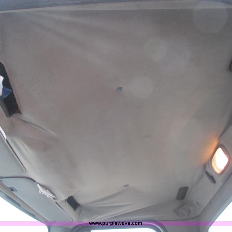 image for item L5311 2007 Freightliner Business Class M2 straight truck cab and chassis