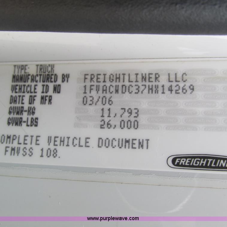 image for item L5311 2007 Freightliner Business Class M2 straight truck cab and chassis