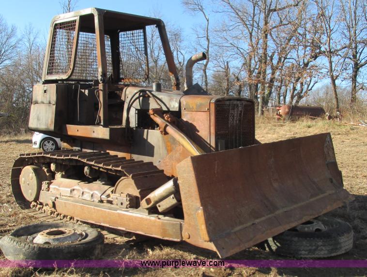 image for item L5337 1977 John Deere 750 dozer