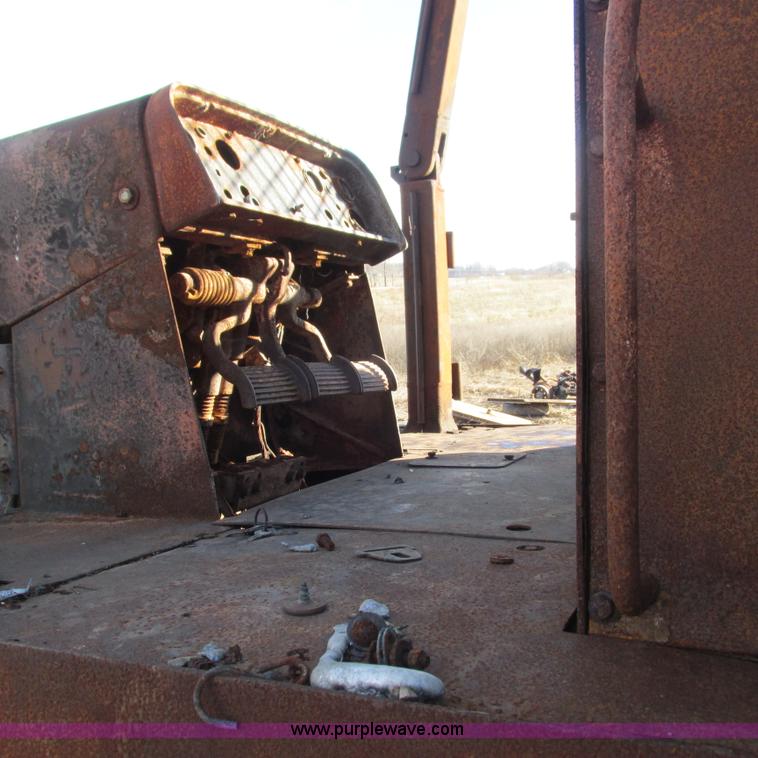 image for item L5337 1977 John Deere 750 dozer