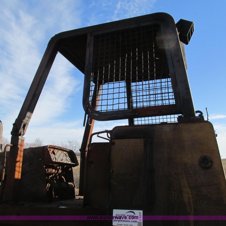 image for item L5337 1977 John Deere 750 dozer