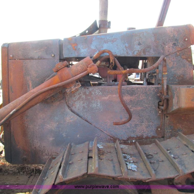 image for item L5337 1977 John Deere 750 dozer