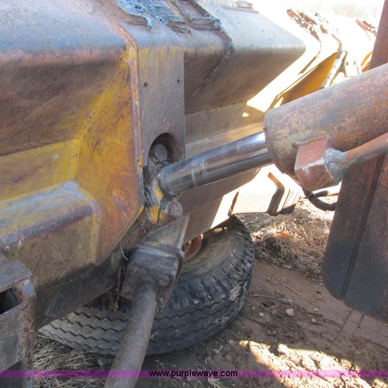 image for item L5337 1977 John Deere 750 dozer