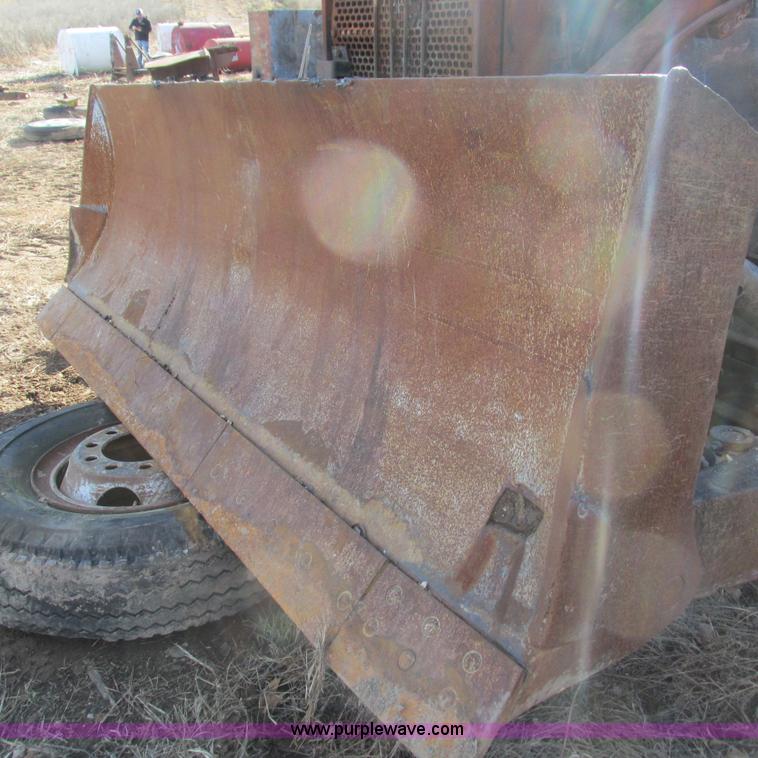 image for item L5337 1977 John Deere 750 dozer