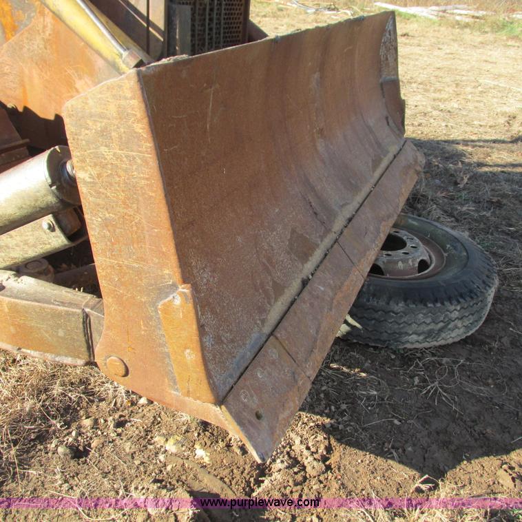 image for item L5337 1977 John Deere 750 dozer