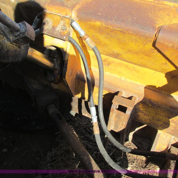 image for item L5337 1977 John Deere 750 dozer