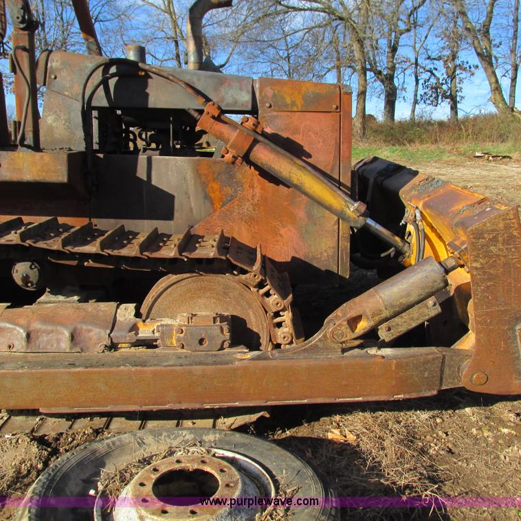 image for item L5337 1977 John Deere 750 dozer
