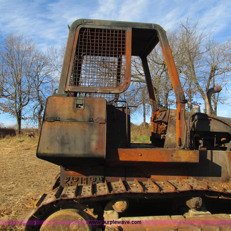 image for item L5337 1977 John Deere 750 dozer