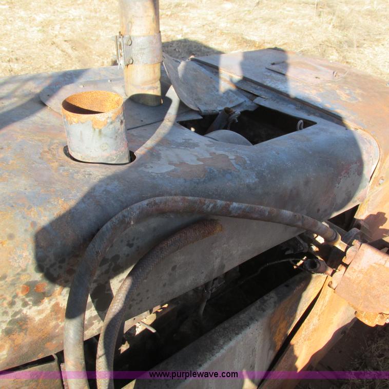 image for item L5337 1977 John Deere 750 dozer