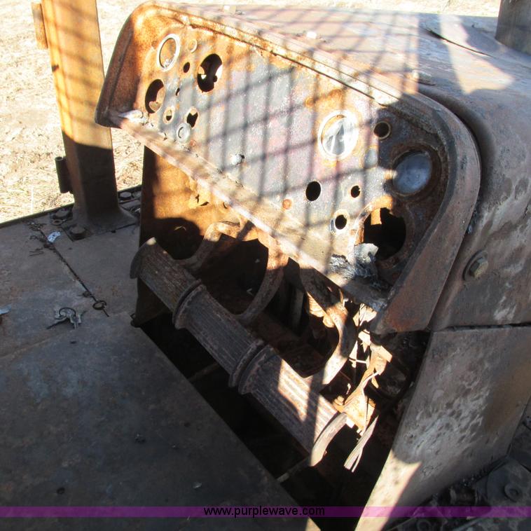 image for item L5337 1977 John Deere 750 dozer