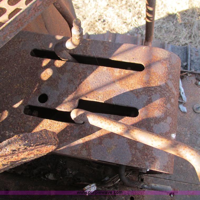 image for item L5337 1977 John Deere 750 dozer