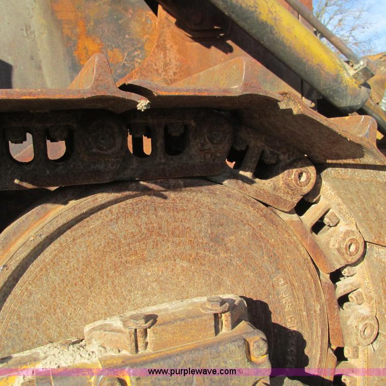 image for item L5337 1977 John Deere 750 dozer