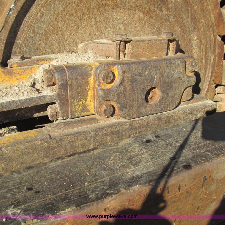 image for item L5337 1977 John Deere 750 dozer