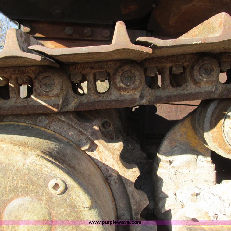 image for item L5337 1977 John Deere 750 dozer