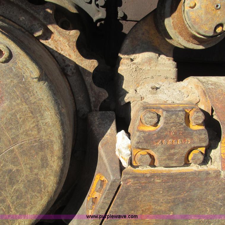 image for item L5337 1977 John Deere 750 dozer