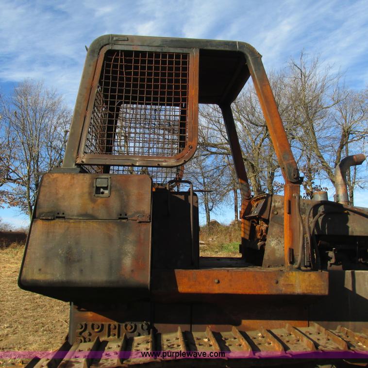 image for item L5337 1977 John Deere 750 dozer