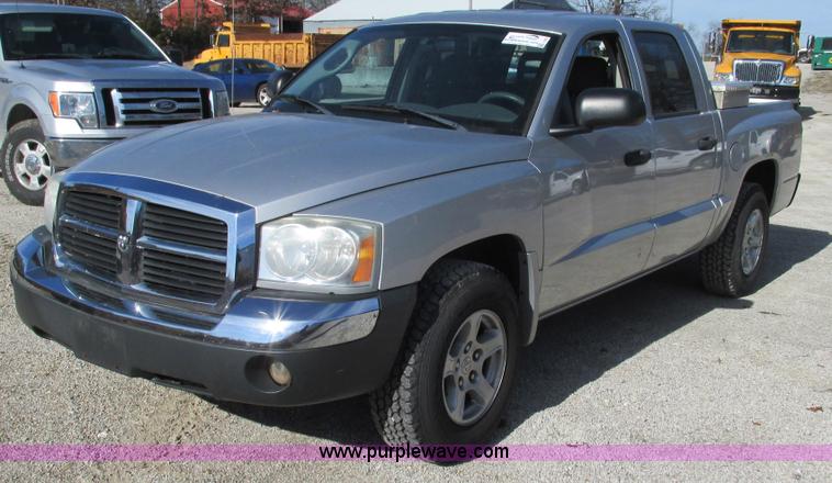 image for item L5362 2005 Dodge Dakota SLT Quad Cab pickup truck
