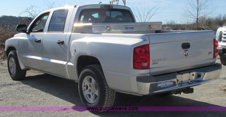 image for item L5362 2005 Dodge Dakota SLT Quad Cab pickup truck