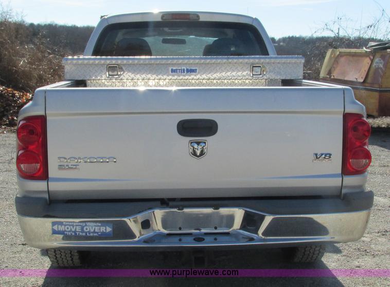 image for item L5362 2005 Dodge Dakota SLT Quad Cab pickup truck