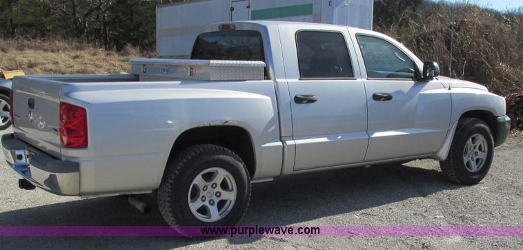 image for item L5362 2005 Dodge Dakota SLT Quad Cab pickup truck