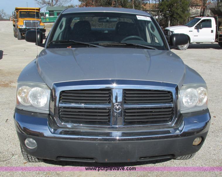 image for item L5362 2005 Dodge Dakota SLT Quad Cab pickup truck