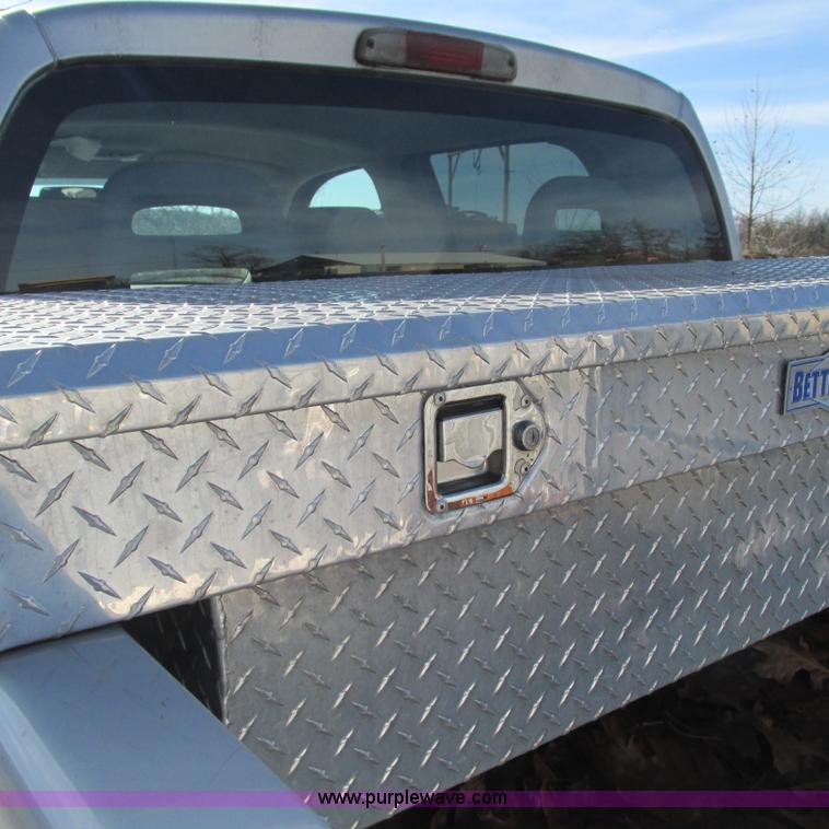 image for item L5362 2005 Dodge Dakota SLT Quad Cab pickup truck