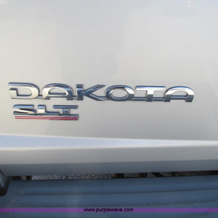 image for item L5362 2005 Dodge Dakota SLT Quad Cab pickup truck