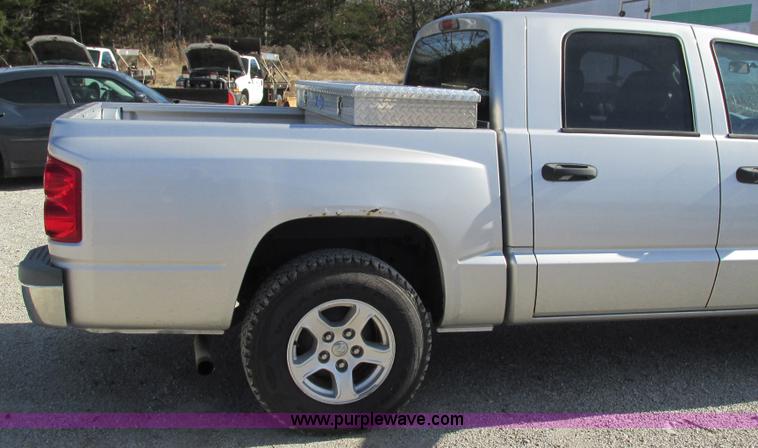 image for item L5362 2005 Dodge Dakota SLT Quad Cab pickup truck