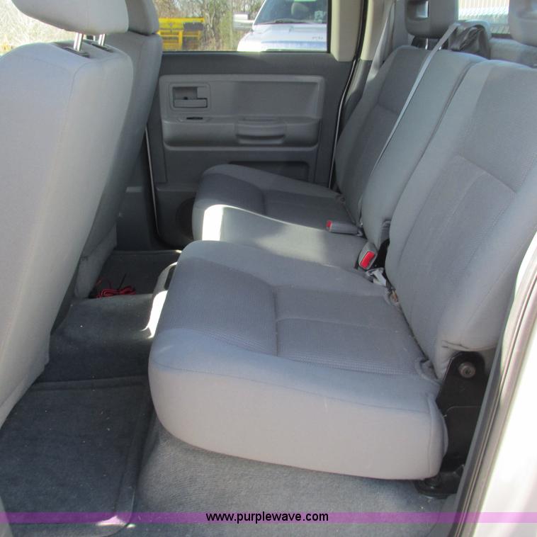 image for item L5362 2005 Dodge Dakota SLT Quad Cab pickup truck